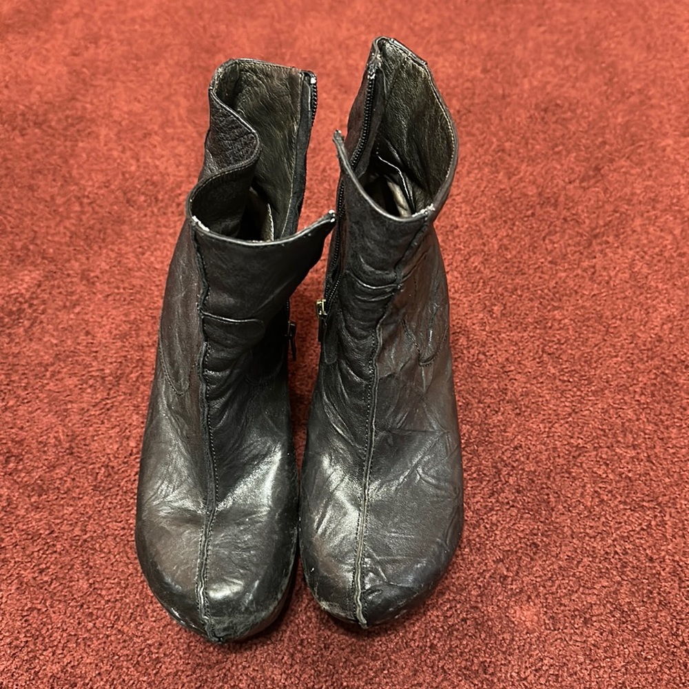 Gee Wawa Black ankle boot